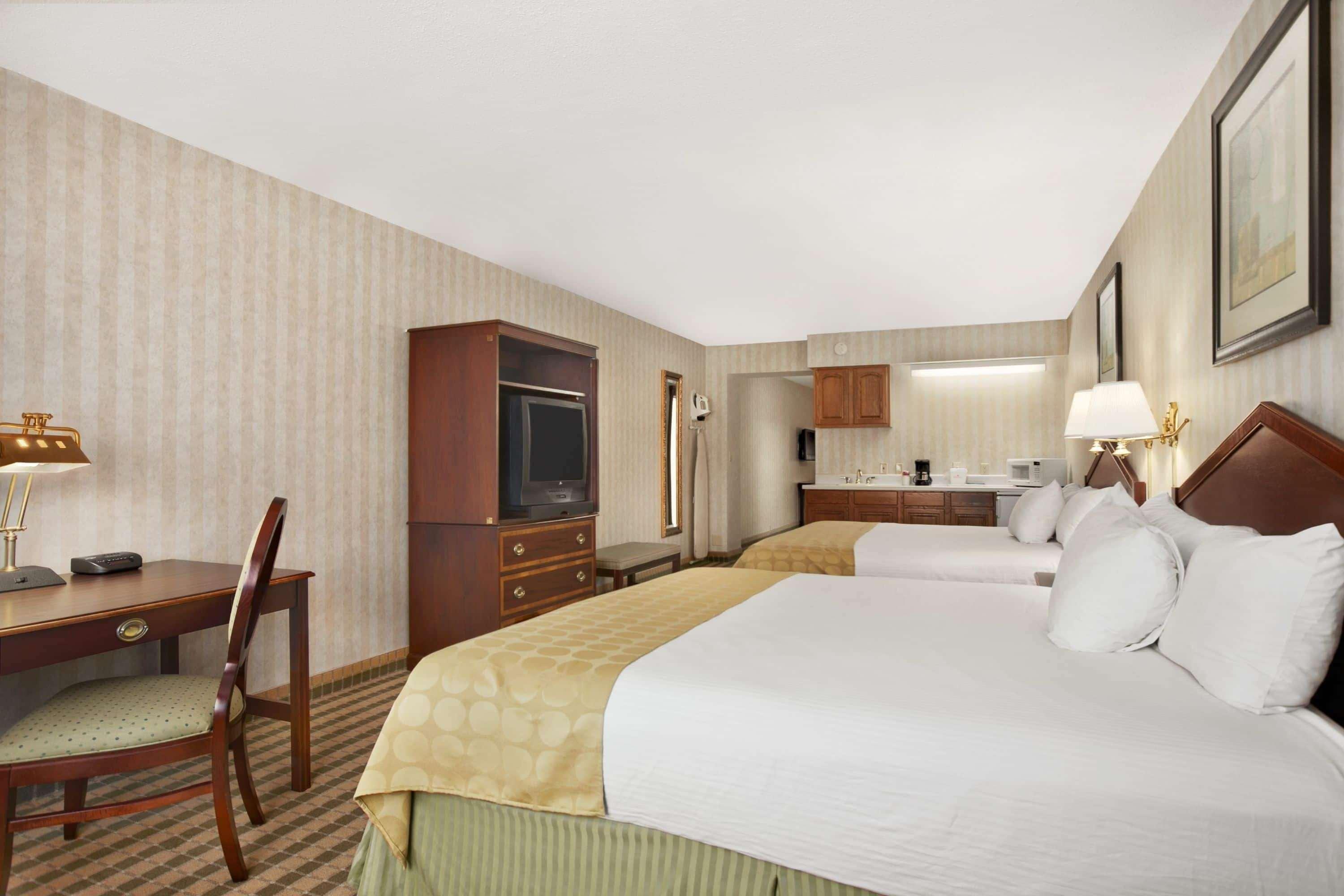 Ramada By Wyndham Saginaw Hotel & Suites Ngoại thất bức ảnh