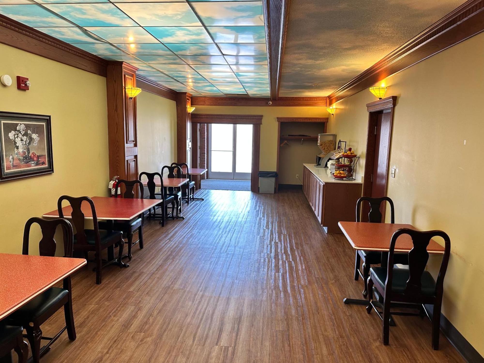 Ramada By Wyndham Saginaw Hotel & Suites Ngoại thất bức ảnh