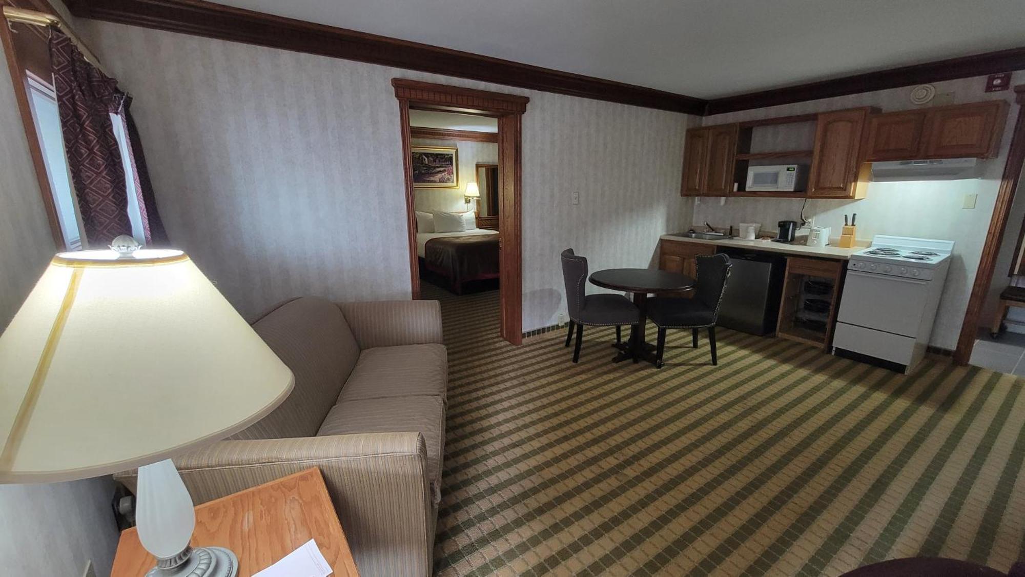 Ramada By Wyndham Saginaw Hotel & Suites Ngoại thất bức ảnh