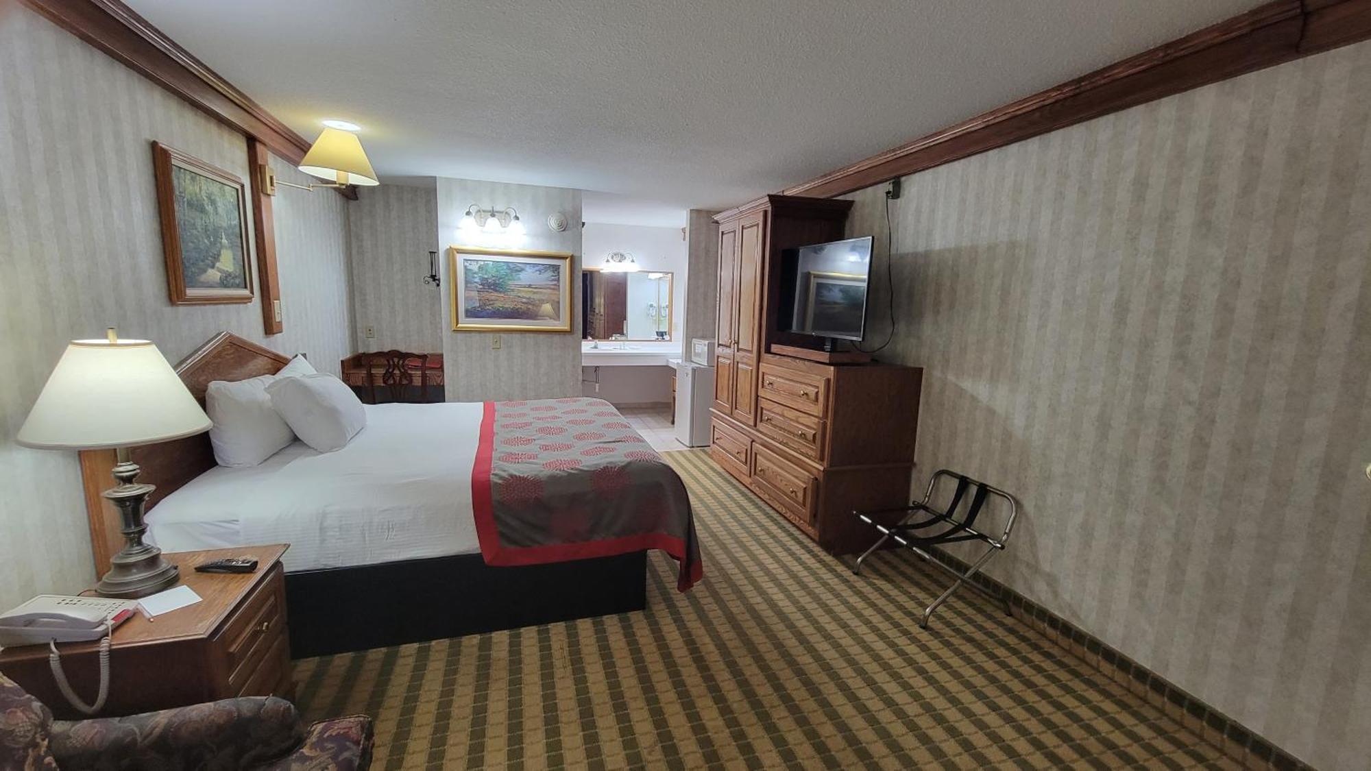 Ramada By Wyndham Saginaw Hotel & Suites Ngoại thất bức ảnh