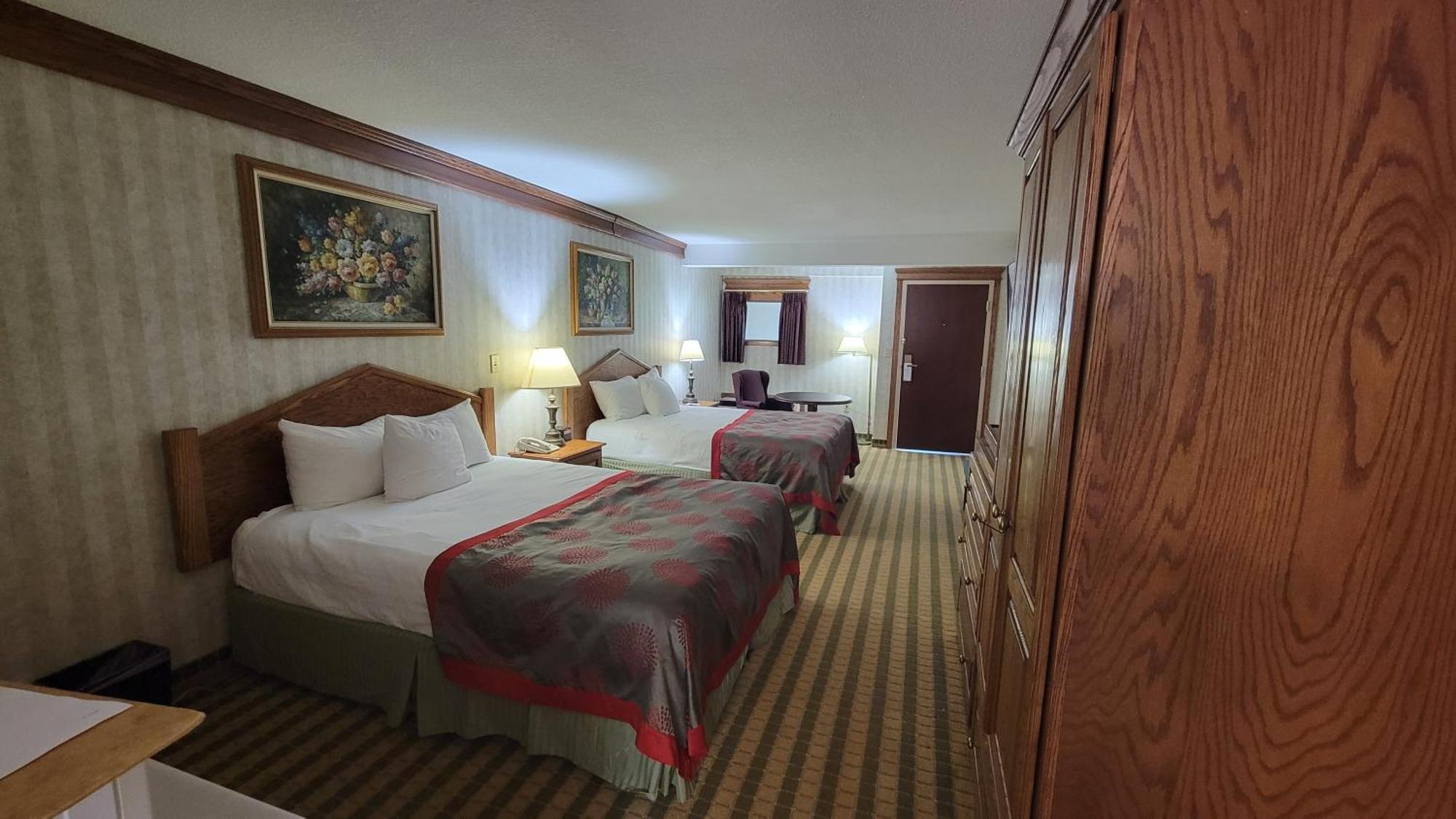 Ramada By Wyndham Saginaw Hotel & Suites Ngoại thất bức ảnh
